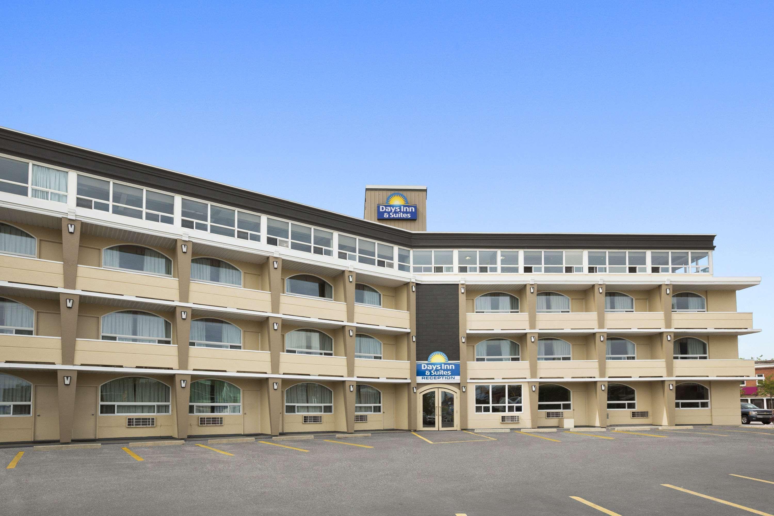 Days Inn & Suites By Wyndham North Bay Downtown Exterior photo